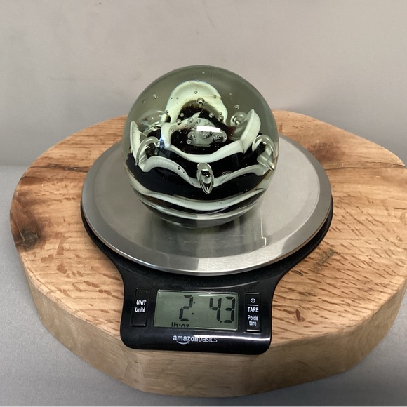 ⚫️ Vintage & Beautiful - Black & White Blown Glass Art Sphere Paperweight Decor - Picture 10 of 10